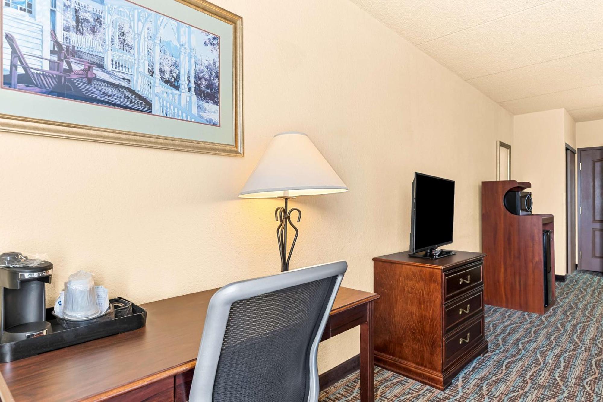 Best Western Holiday Manor Newton Exterior foto
